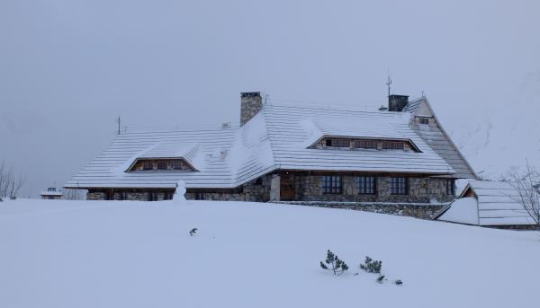 Photo of Dolinie Pieciu Stawow Polskich hut in the morning