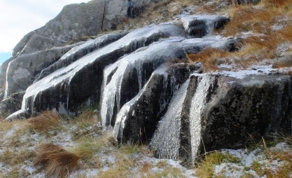 Photo of Ice covered rocks up to 970m hillock
